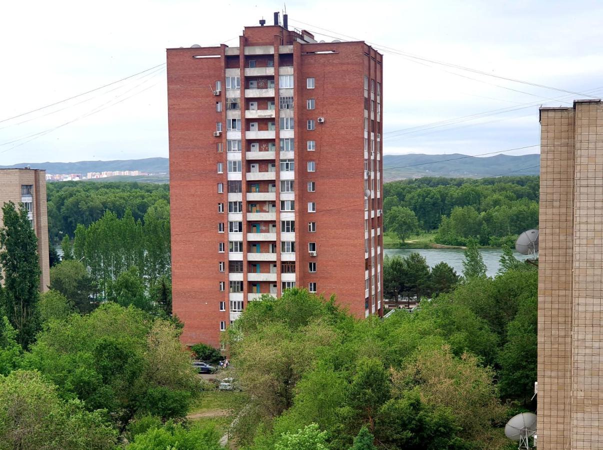Apartment На Стрелке С Красивым Видом На Иртыш Ust-Kamenogorsk Ngoại thất bức ảnh